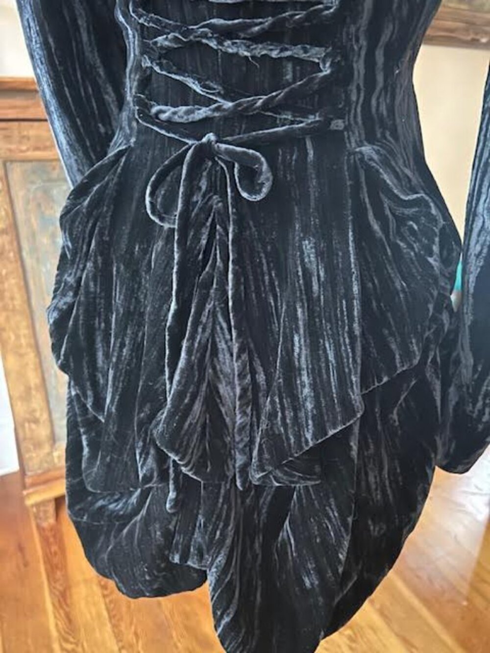 Vintage Y2K Betsey Johnson Black Crushed Velvet Bustle Top - Picture 6 of 12